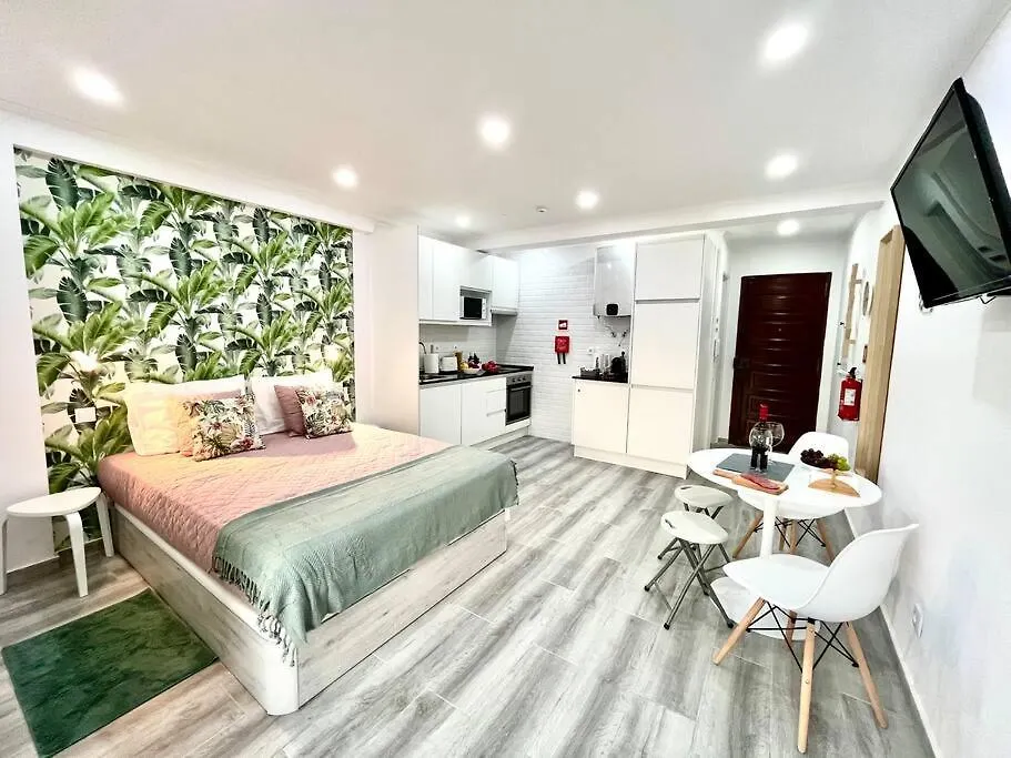 New-Romantic Studio Near The Beach! Paco de Arcos Apartment
